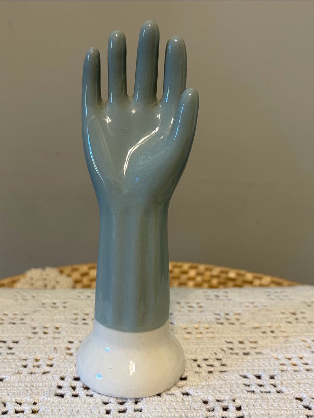 Fishs Eddy Ceramic Hand Jewelry Display Stand Holder Home Decor Accent